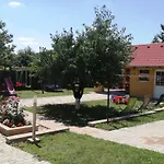 Ferenc Vendeghaza Apartment *